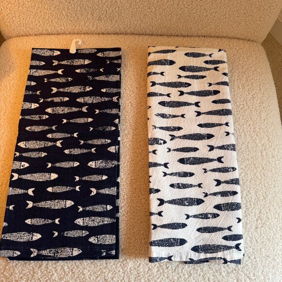 Set of 2 Blue and White Fish Kitchen Towels - Picture 2 of 7